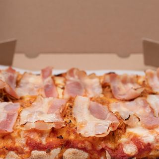 Pinsa bacon & red onion