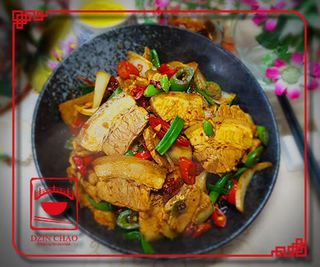 E5 მოთუშული ღორის ხორცი მწვანე წიწაკით