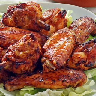 Alitas de pollo al bufalo