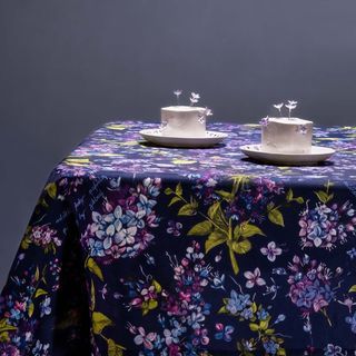 სუფრა - იასამანი - 210x140სმ - პოლიესტერი - შავი