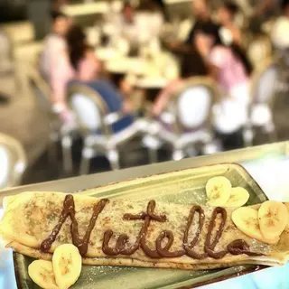 Crepe De Naranja Con Plátano Y Fresas