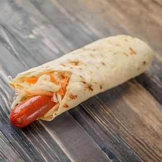 Баварська сосиска в лаваші