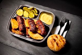 Meniu mici la gratar (~730g) + desert chec  (60g)