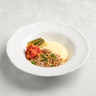 Бефстроганов, картофельное пюре, кимчи