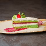 ТОРТА ЗЕЛЕНО КАДИФЕ С МАСКАРПОНЕ (150г)