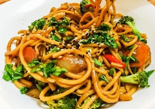 YAKISOBA DE VEGETAIS
