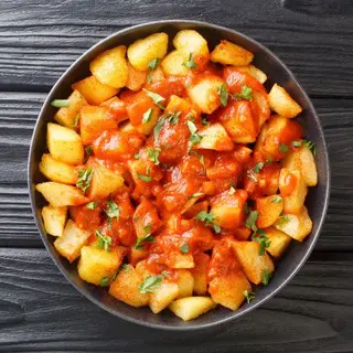 tapa de patatas bravas