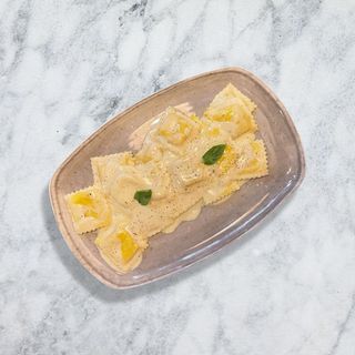 Ravioli di baccalà in crema di gorgonzola e noci