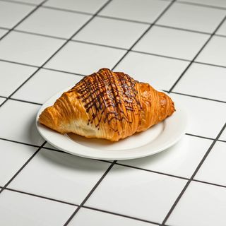 Круассан с шоколадом 