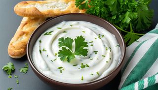 Crema de iaurt cu patrunjel