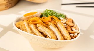 ატრია ქათმის კაცუთი Chicken Katsu Noodles.