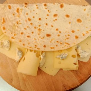 Piada quattro formaggi