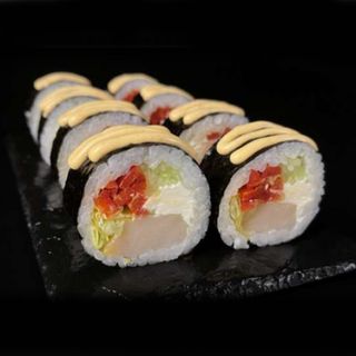 Футомаки с маслена риба