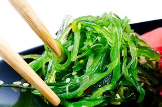 Alga wakame con sésamo (150gr.)