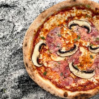 PIZZA PROSCIUTTO E FUNGHI 