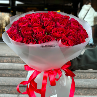 33 троянди Madam Red