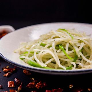 Strisce di patate con peperoncino piccante