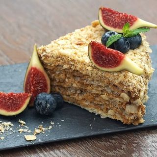 Mil hojas de dulce de leche  y nueces (ración)