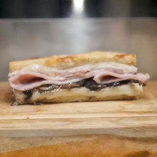 Focaccia porchetta