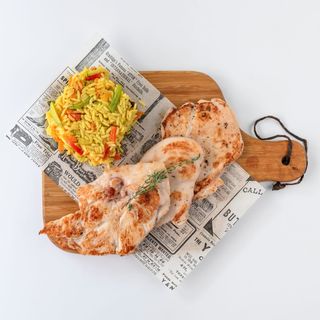 Пилешки филета с гарнитура ориз басмати със зеленчуци