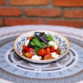 თუშური სალათი გუდის ყველის კრემით