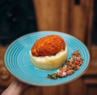 Котлета по-київськи з гарніром (380г)