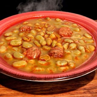 Habas con chorizo 
