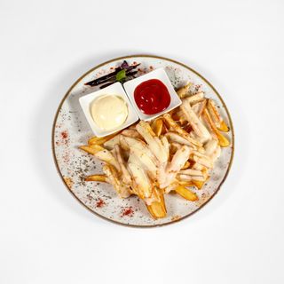 Pomfrit sa topljenim sirom