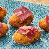 Croquetas de Cecina y Puntilla de Huevo frito