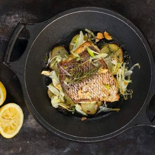 Dorada a la brasa con orio