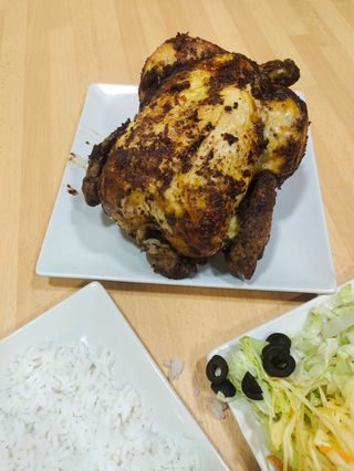 Pollo A L'Ast Con Ensalada Verde Con Arroz Y Alitas De Pollo (6 Uds.)