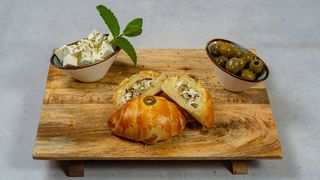 Kiflice sa maslinama i fetom