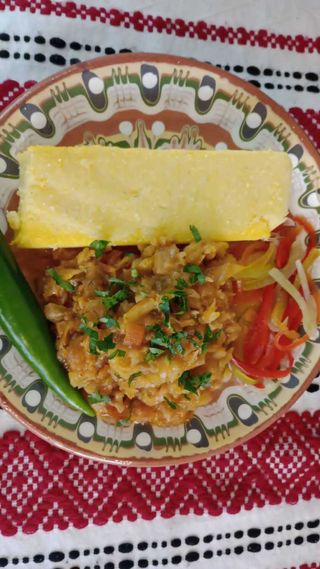 Varza dulce cu legume si mamaliguta