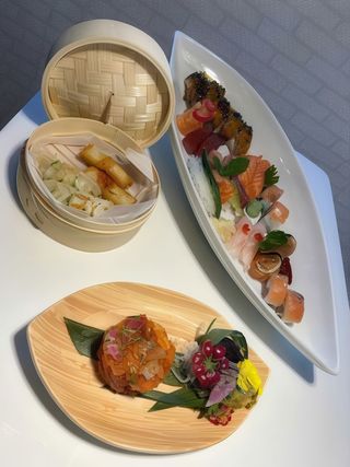 Combinado SushiDay (28 UN + 2 Entradas) 2PAX