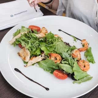 Insalata di Pollo e Gamberi