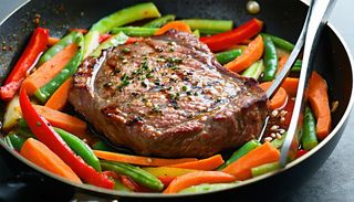 Ceafa de Mangalita la tigaie cu legume, 250 gr