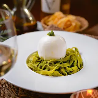 Tagliatelle Con Pesto Y Stracciatella