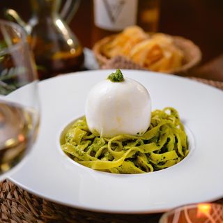 Tagliatelle Con Pesto Y Stracciatella