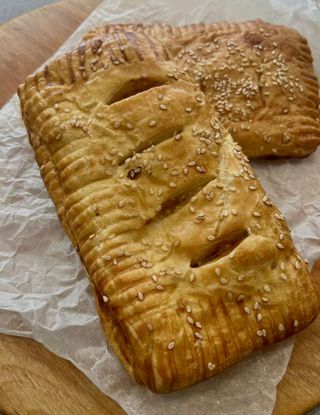 Слойка з куркою та ананасом (135г)