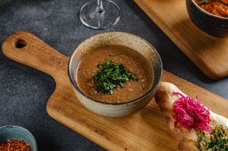  ტრადიციული ლობიო შოთის პურითა და მჟავის ნაირსახეობით