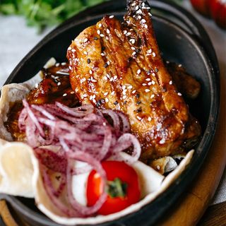 ღორის ნეკნები აჯიკაში/Pork ribs in adjika