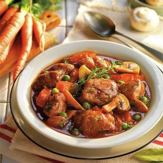 Estofado de ternera (ración 370 Cc.)