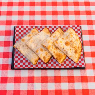 Quesadilla De Tinga De Pollo