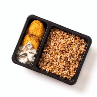 Гречка з курячою котлетою та Грибним соусом (300г)