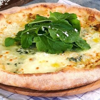 Pizza de Quatro Queijos