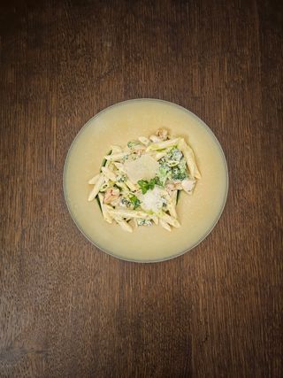 Penne quattro formaggi cu pui si broccoli