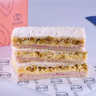 Jamón, huevo y aceitunas