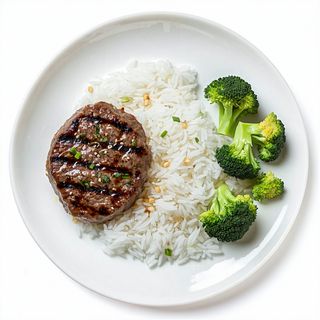 Телешки кюфтета с гарнитура по избор (250г)