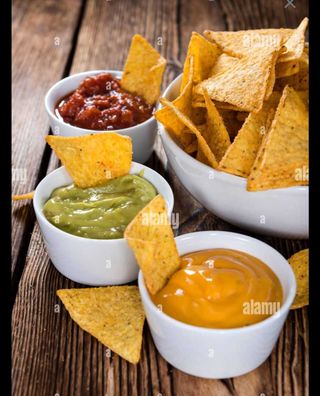 Natxos Con Chili Y 3 Salsas (Ración)