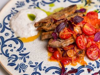 Телятина з перцем та кремом з тунця (250г)